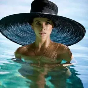 10-Barbara-Palvin-Sexy