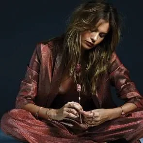 05-ベハティ-プリンスルー-レバイン-トップレス-ノーブラ