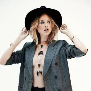 12-ベハティ-プリンスルー-レバイン-トップレス-ノーブラ