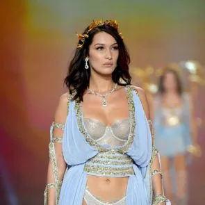 26-Bella-Hadid-Sexy-Victorias-Secret-Show-2017-Σαγκάη