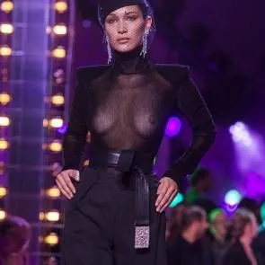 10-Белла-Хадид-Прозрачный