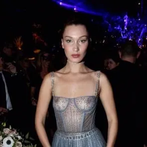 Белла Хадід сиськи голі