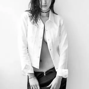 Bella Hadid prikazuje del sise