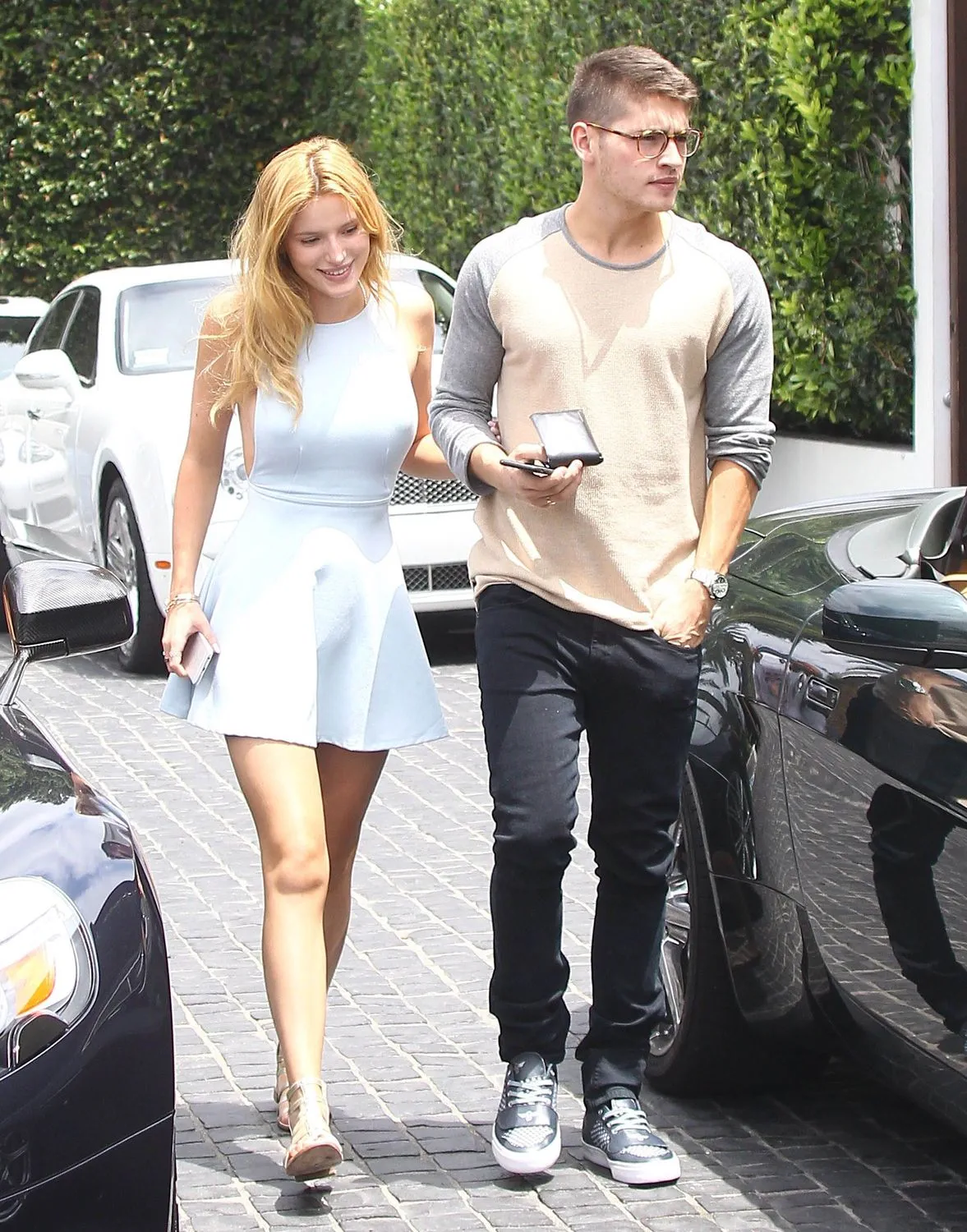 Bella-Thorne-Braless-10