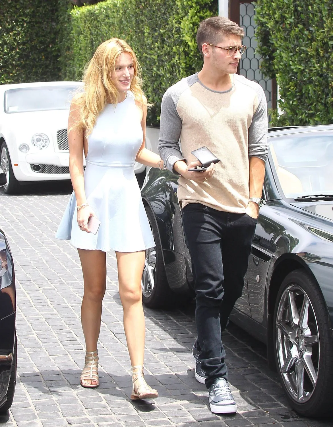 Bella-Thorne-Braless-14