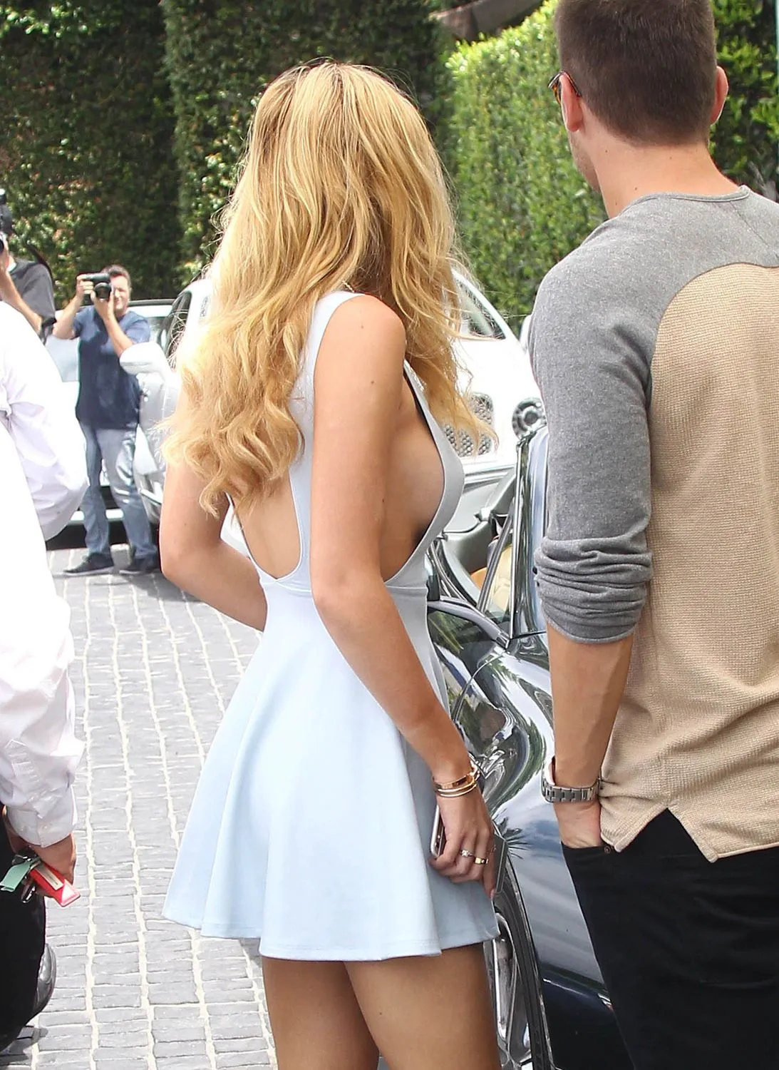 Bella-Thorne-Braless-20