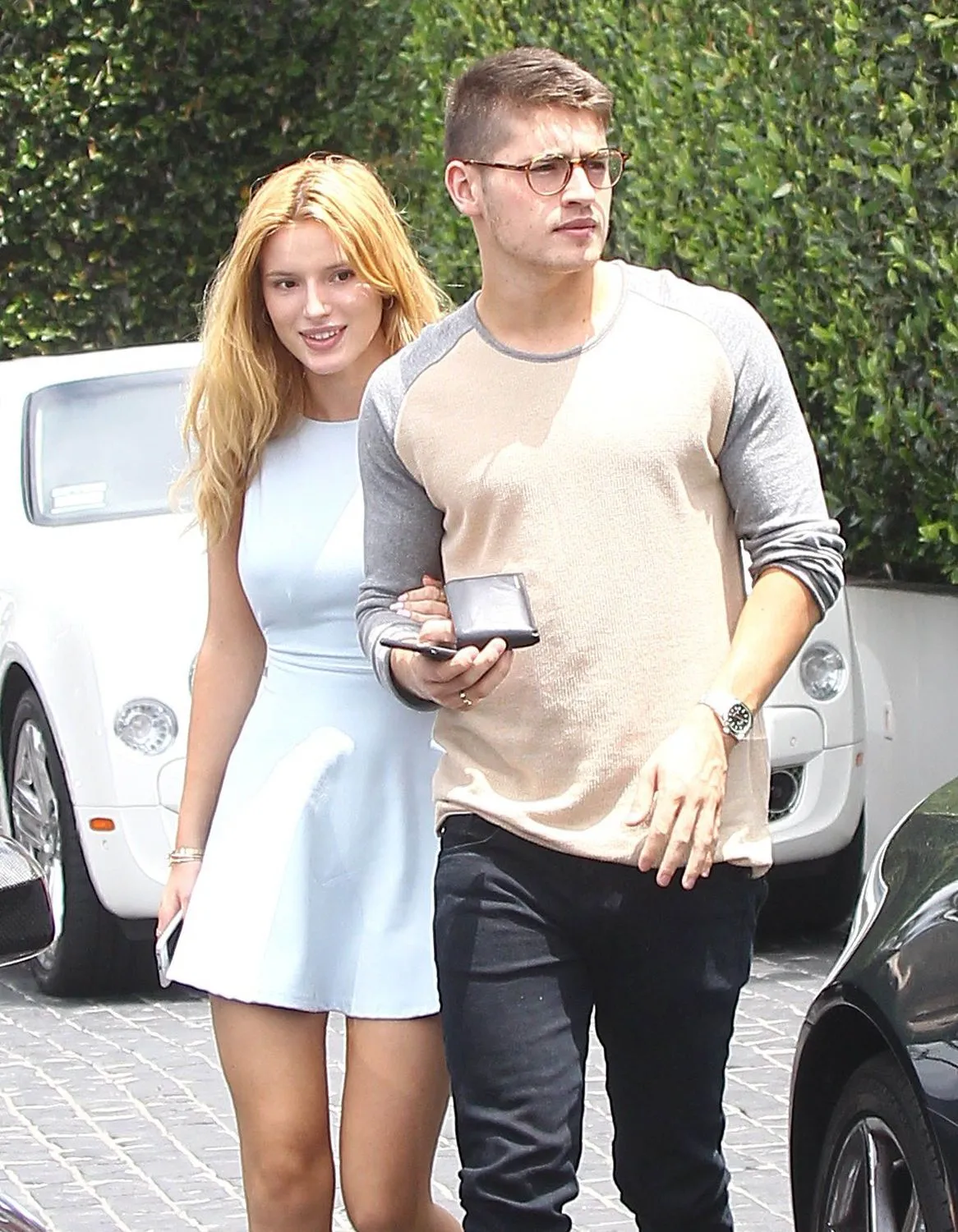 Bella-Thorne-Braless-4