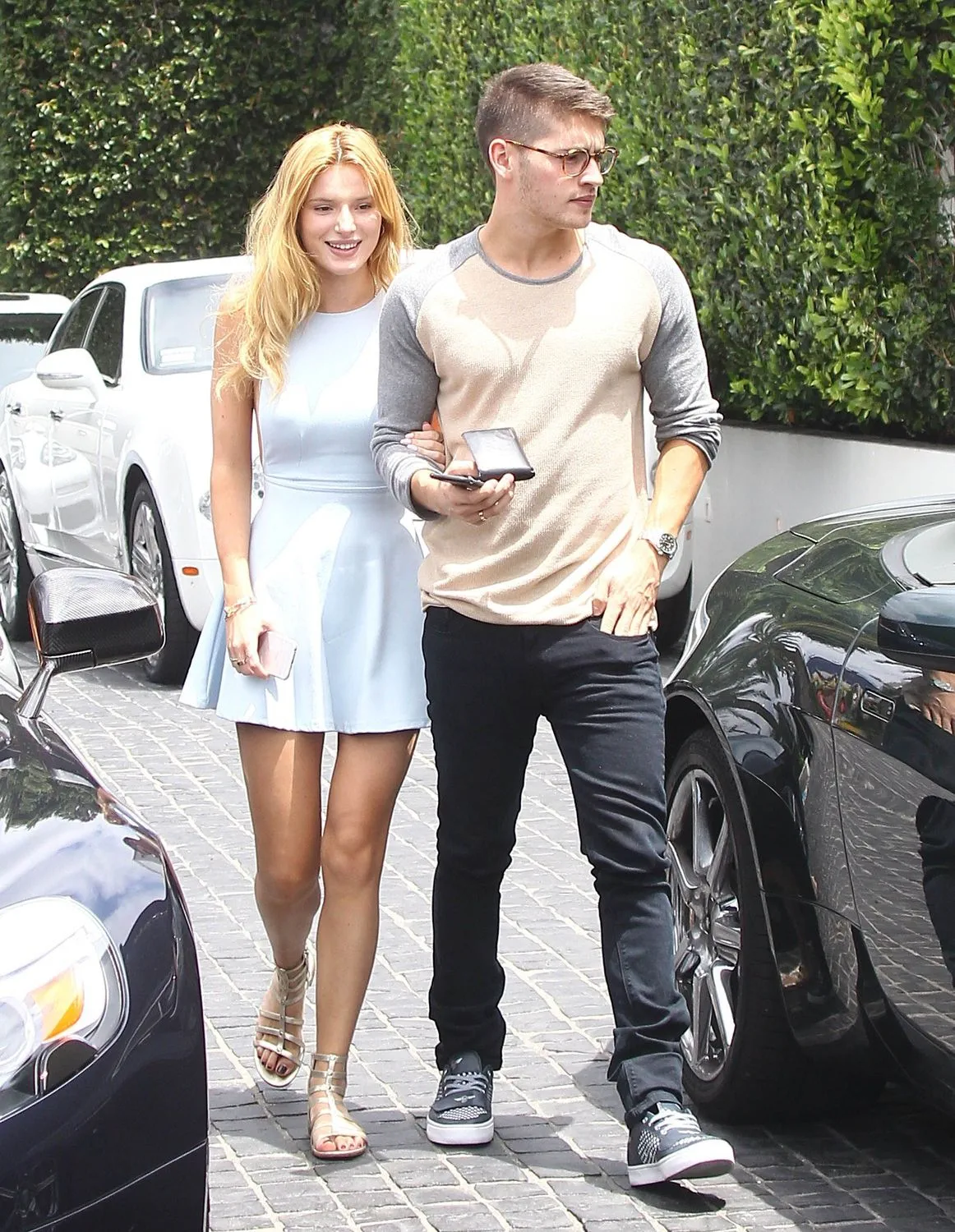 Bella-Thorne-Braless-6