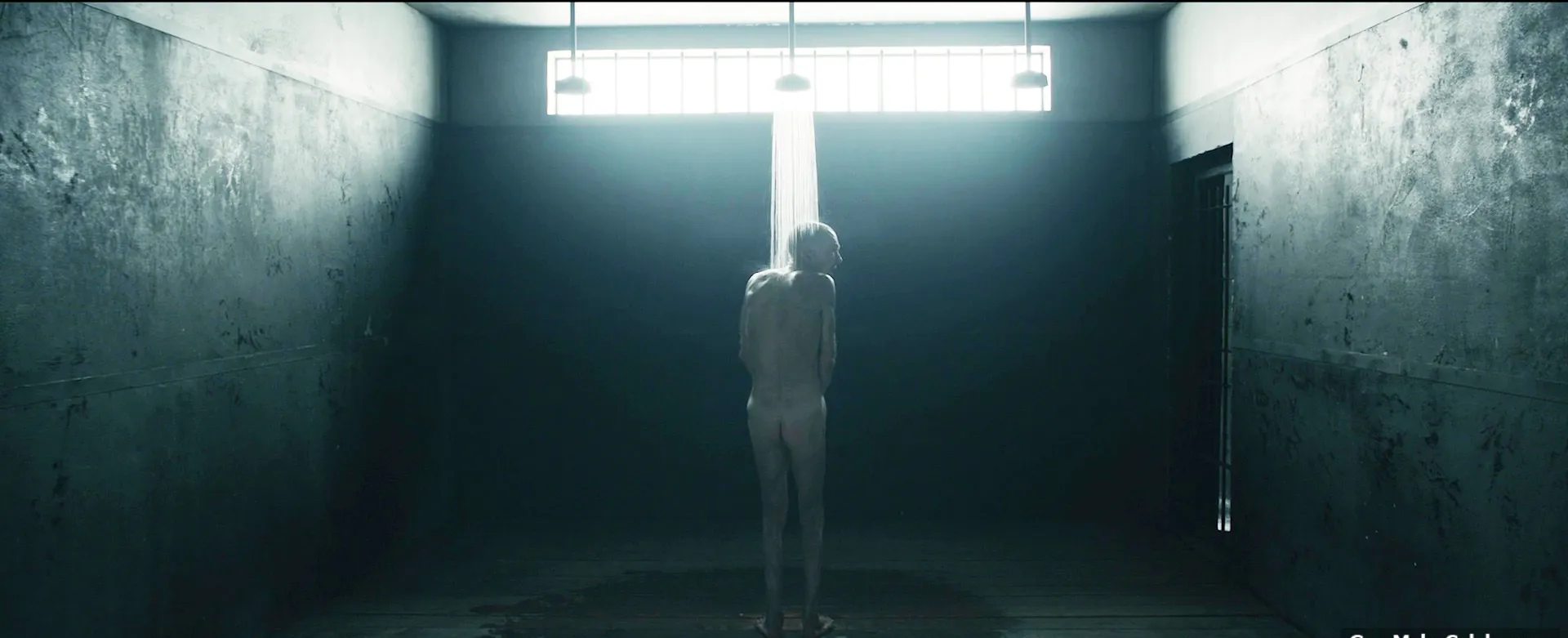 Nackte Dusche mit Kommunikation