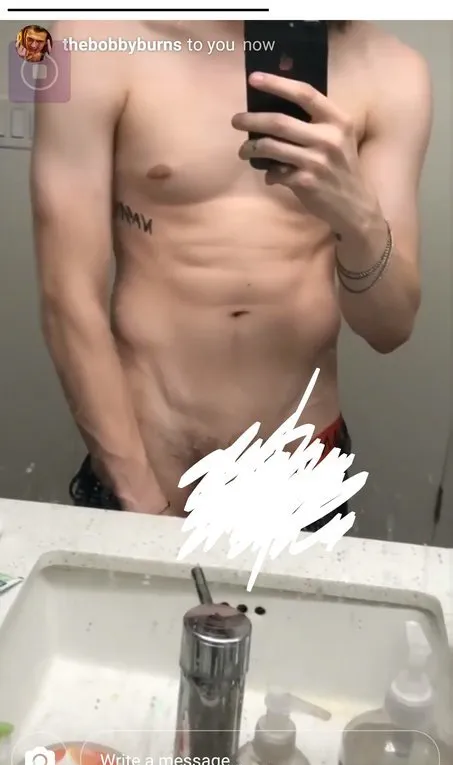 YouTube明星Bobby Burns是传感器的自拍照照片