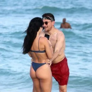 13-Bre-Tiesi-Topless