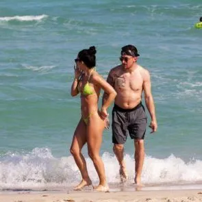 16-Bre-Tiesi-Topless