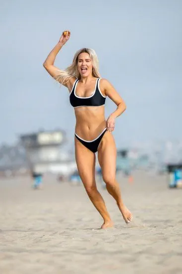 CJ Perry ยิ้มหลังสื่อลามกรั่ว