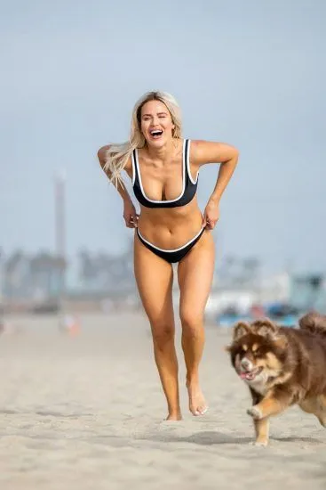 Lana WWE บิกินี่และความแตกแยก