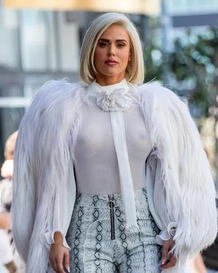 หัวนม Lana WWE