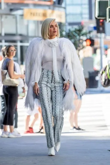 Lana WWE หน้าอกและหัวนม