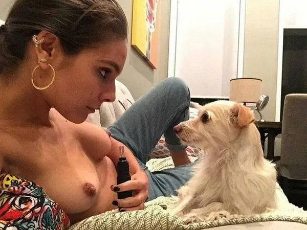 Caitlin Stasey Boobs Twitterissä