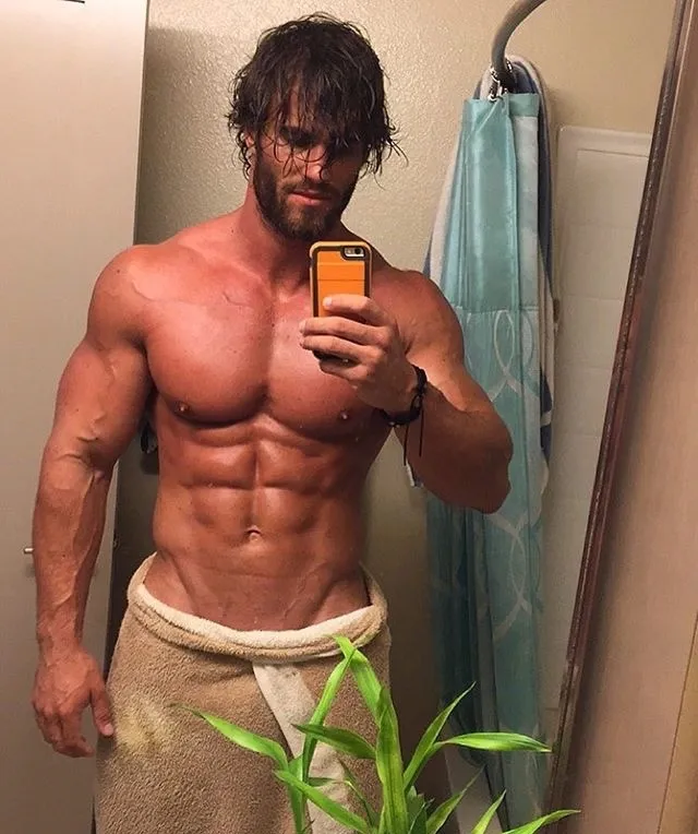 Calum von Moger nude