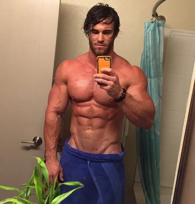 बिग लिंग का मालिक एक मज़ेदार मूक माउस की तरह दिखता है