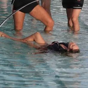 11-キャンディス-スワンポール-自慰行為