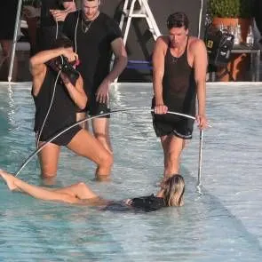 12-キャンディス-スワンポール-プール