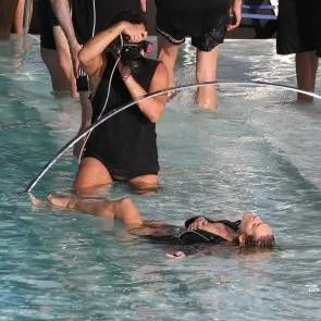 05-キャンディス・スワンポール-裸のプル