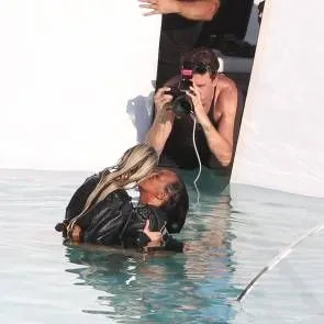 06-キャンディス-スワンポール-キス