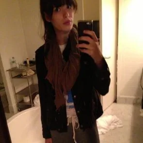 15-Carly-Foulkes-Nud-Scurs