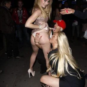 10-Carmel-Anderson-Topless-Ass