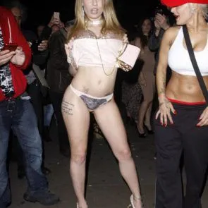 11-Carmel-Anderson-Topless-Ass