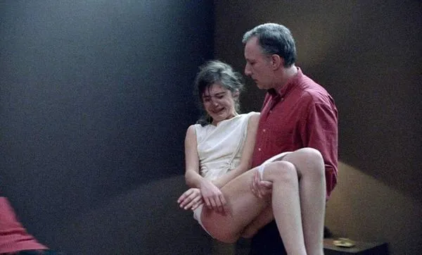 'Romance' dan Zorla Sahne'de Caroline Ducey Pussy