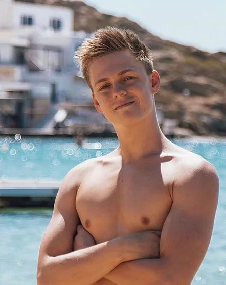 Caspar Lee Nude