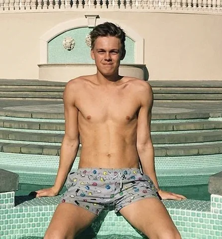 Caspar Lee Nude