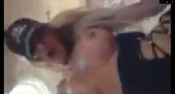 ஜென்னி மெக்கார்த்தி மேலாடை ஆபாச