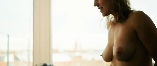 Mara Scherzinger scenă nudă