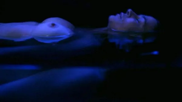 「TheAffair」のモーラティアニートップレスシーン