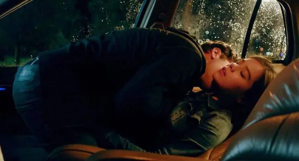 காரில் ஹைலி ஸ்டெய்ன்பீல்ட் செக்ஸ் காட்சி