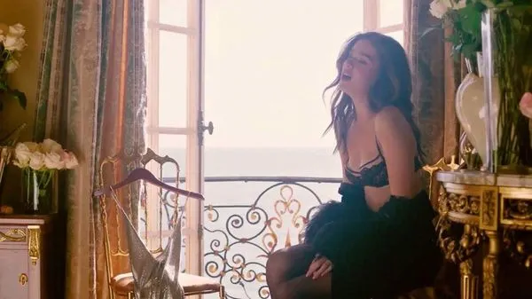 ஹைலி ஸ்டீன்ஃபெல்ட் கவர்ச்சியான உள்ளாடை