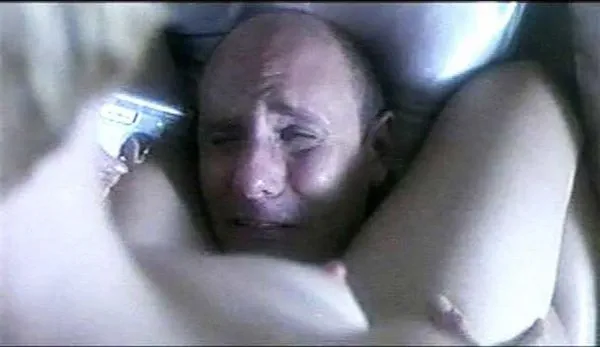 Τζούλι Μπόουεν γυμνά βυζιά ως τόπλες