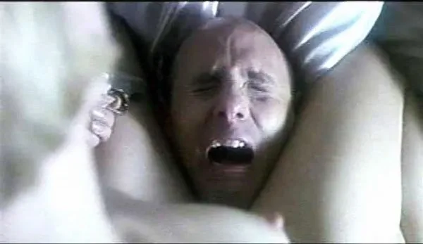 Τζούλι Μπόουεν τόπλες