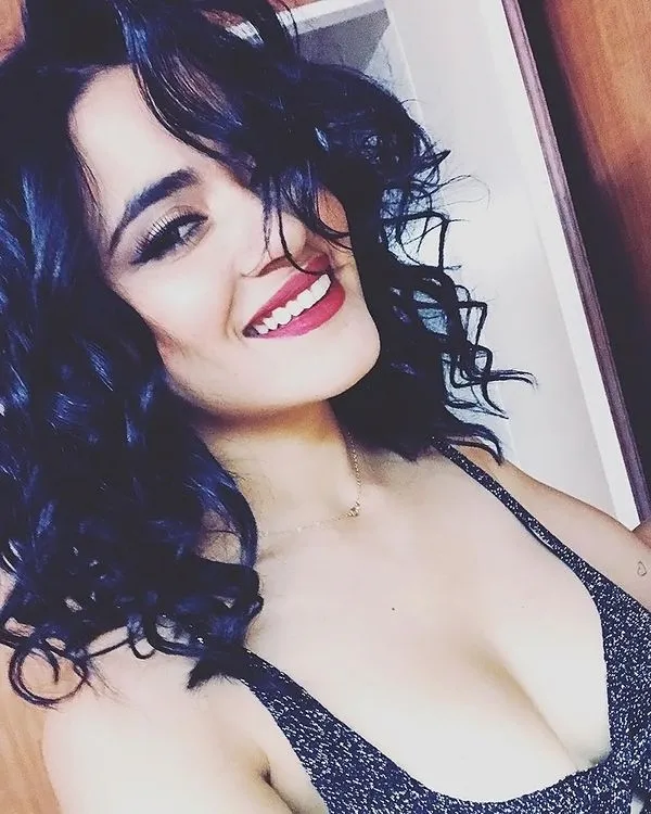 Paulina Gaitan Meztelen képek és felső nélküli szexhelyek összeállítása