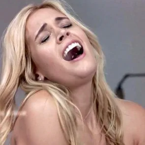 Гола секс сцена от Лорън Комптън от „SuperHigh“