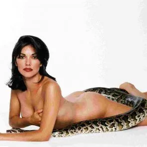 Foto topless de Laura Harring