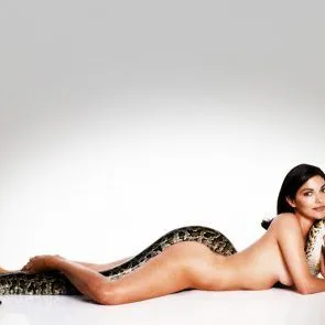 Laura Harring pits nus