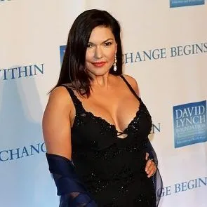 Laura Harring pits grans