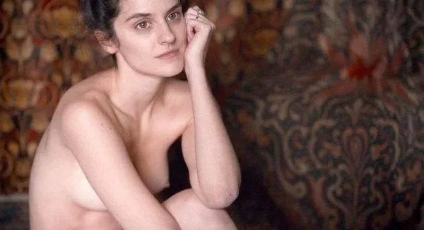 „Noemie Merlant“ nuogos pūlingos scenos iš „Curiosa“