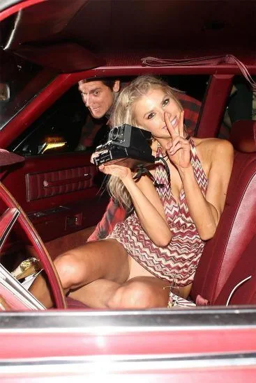 Charlotte McKinney beežid aluspüksid