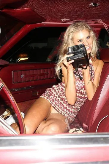 Charlotte McKinney seeliku seene