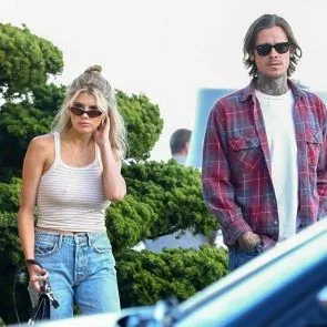 Charlotte McKinney on kuum ja braless