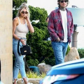 Charlotte McKinney seksikas ja julm